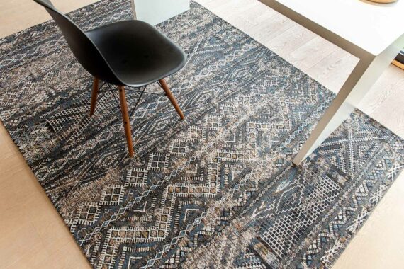 Louis De Poortere tapis LX 9113 Antiquarian Kilim Black Rabat interior 7