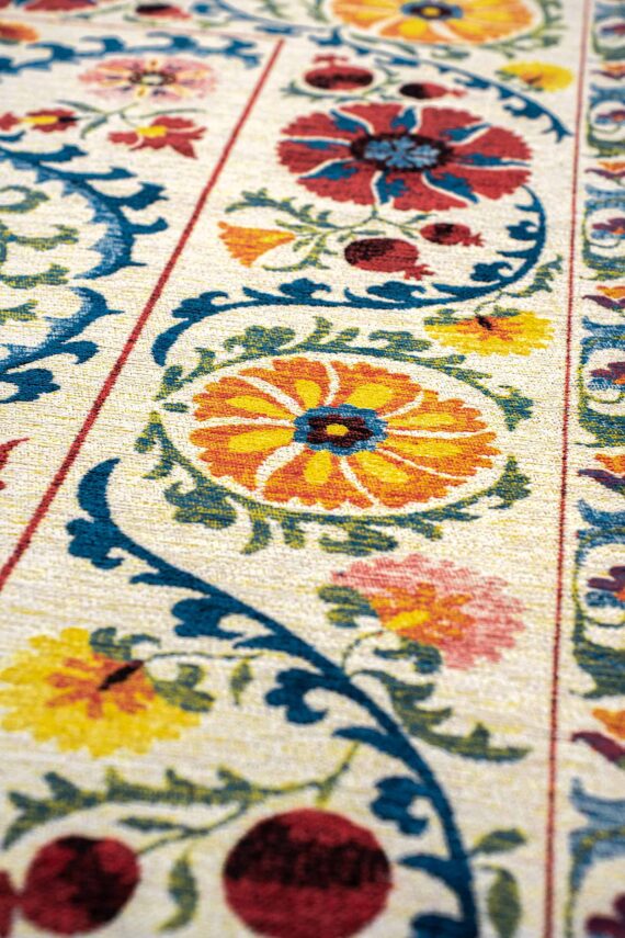 Louis De Poortere tapis Antiquarian Suzani 9728 Origine zoom vertical