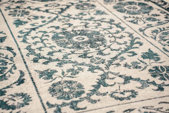 Louis De Poortere tapis Antiquarian Suzani 9733 Notos zoom 6
